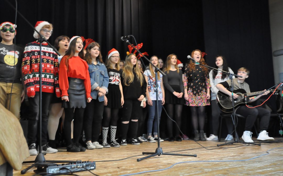 Koncert Mikołajkowy na rzecz akcji Pomóż Dzieciom Przetrwać Zimę